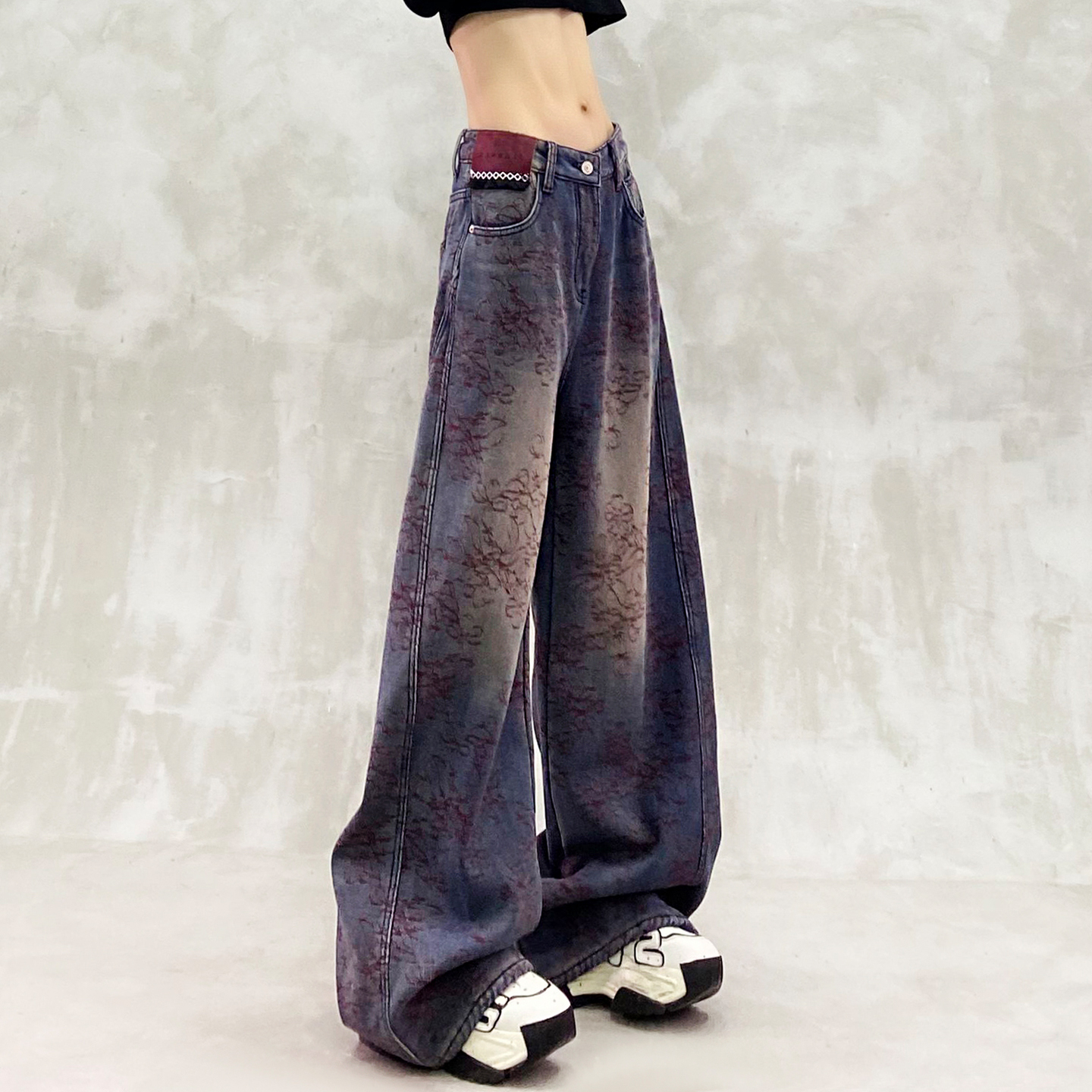 侧边条纹拼接印花加绒牛仔裤