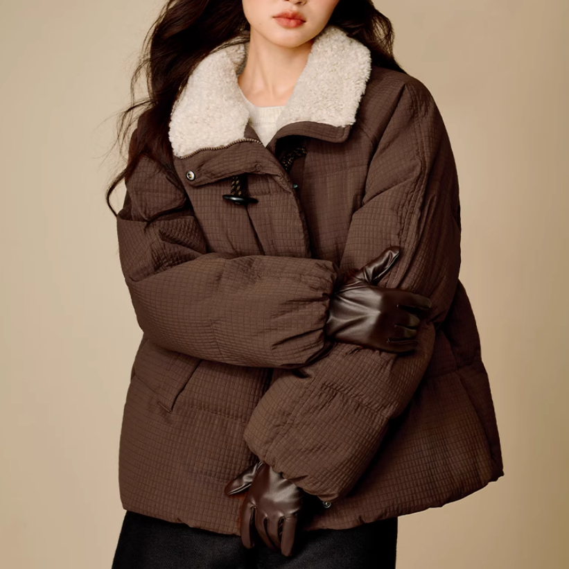 因蔓羊羔毛领牛角扣厚羽绒服2025冬季女装新款保暖短款面包服外套