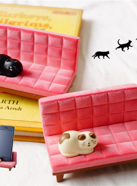 日系三花猫粉色沙发手机支架摆件