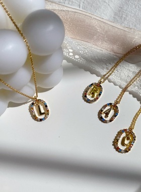 P家同款 西班牙小众字母项链夏天彩色锆石精致金色锁骨链