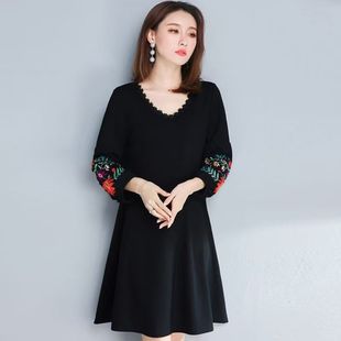 秋裝 長袖 A字連衣裙子韓版 超好看復古刺繡V領優雅女寬松長裙 中長款