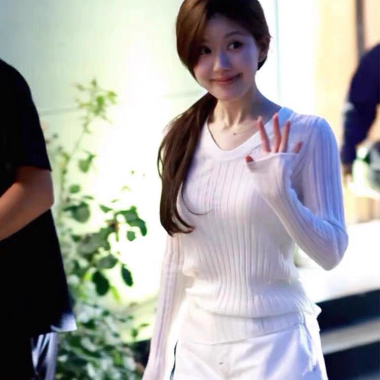 许我耀眼赵露思许妍同款白色坑条修身v领针织衫长袖百搭显瘦上衣