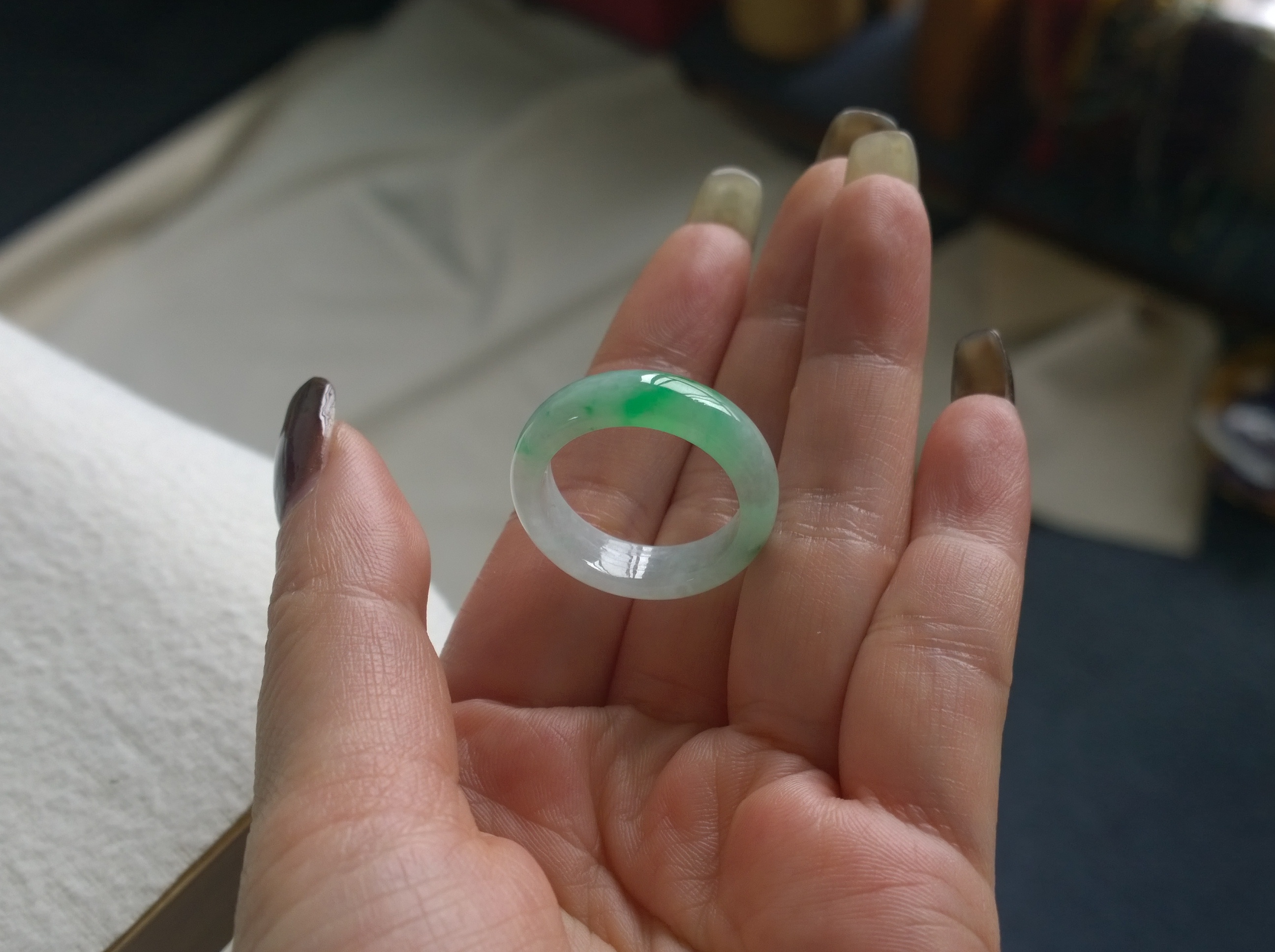 天然缅甸玉冰糯飘绿a货翡翠指环 扳指 戒指 阳绿 18-18.5圈号