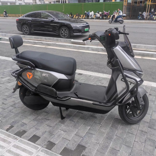 雅迪白鲨90S M护杠电动车保险杠加厚碳钢大货架尾箱后支架防撞杆