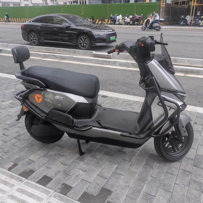 雅迪白鲨90S-M护杠电动车保险杠加厚碳钢大货架尾箱后支架防撞杆