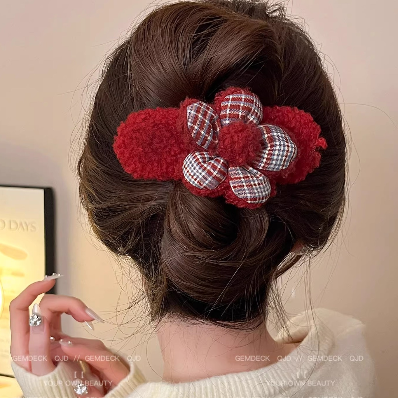 2025新款秋冬毛绒花朵红色鸭嘴夹抓夹女高级感后脑勺发夹发卡发饰