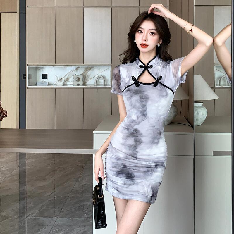 高级感2025年轻款少女赫本风渲染印花轻款改良旗袍褶皱连衣裙