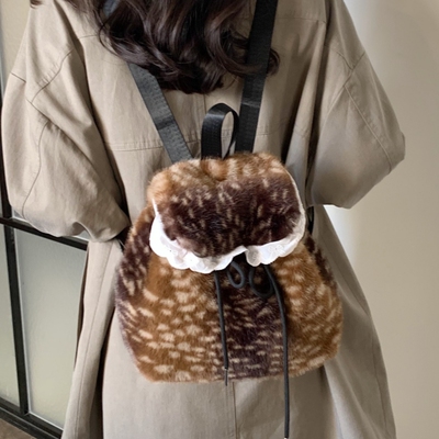 毛绒双肩包女秋季可爱小众百搭抽绳通勤出游少女轻便出行小背包潮