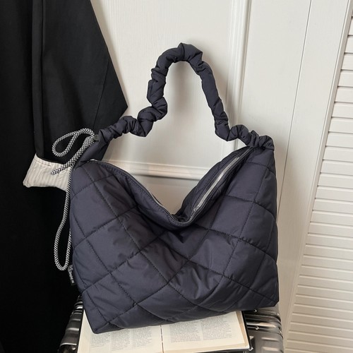 大容量棉服托特包包女2025新款褶皱休闲个性菱格绣线通勤单肩包潮