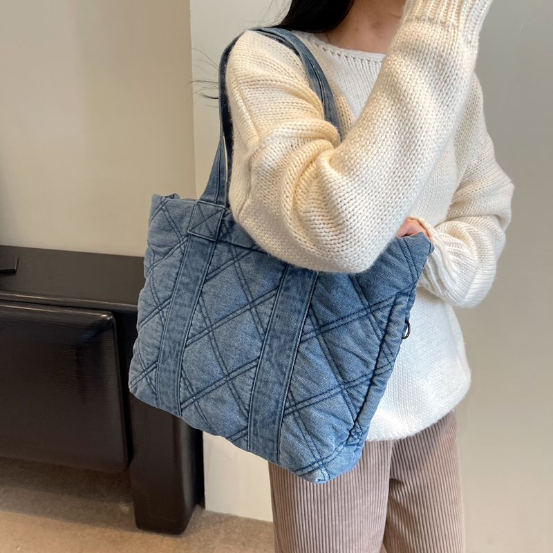 包包女2023新款菱格绣线充棉大容量牛仔布单肩托特包大学生上课包