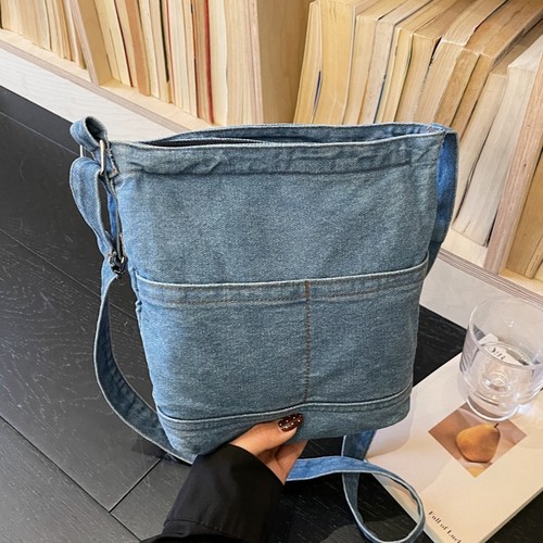 复古牛仔布单肩斜挎小包包女2025百搭日系通勤拉链手机包小水桶包