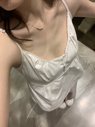 哦米家·美式复古bm吊带收腰纽扣花边V领女背心荷花边内搭上衣