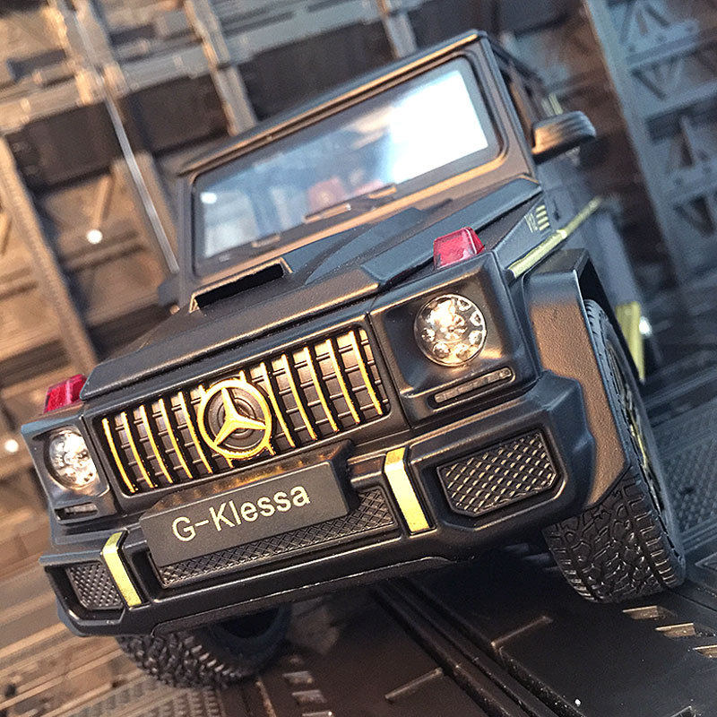 办公室桌面现代摆设奔驰合金车模型男生卧室房间客厅酒柜装饰摆件