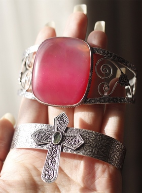 天然粉玛瑙十字架开口手镯