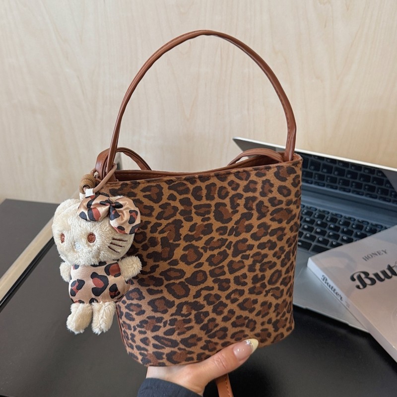 今年流行爆款包包女式2026新款超火小众豹纹水桶包百搭单肩斜挎包,箱包皮具/热销女包/男包,水桶包,淘宝优惠券,粉丝福利购,淘宝优惠卷