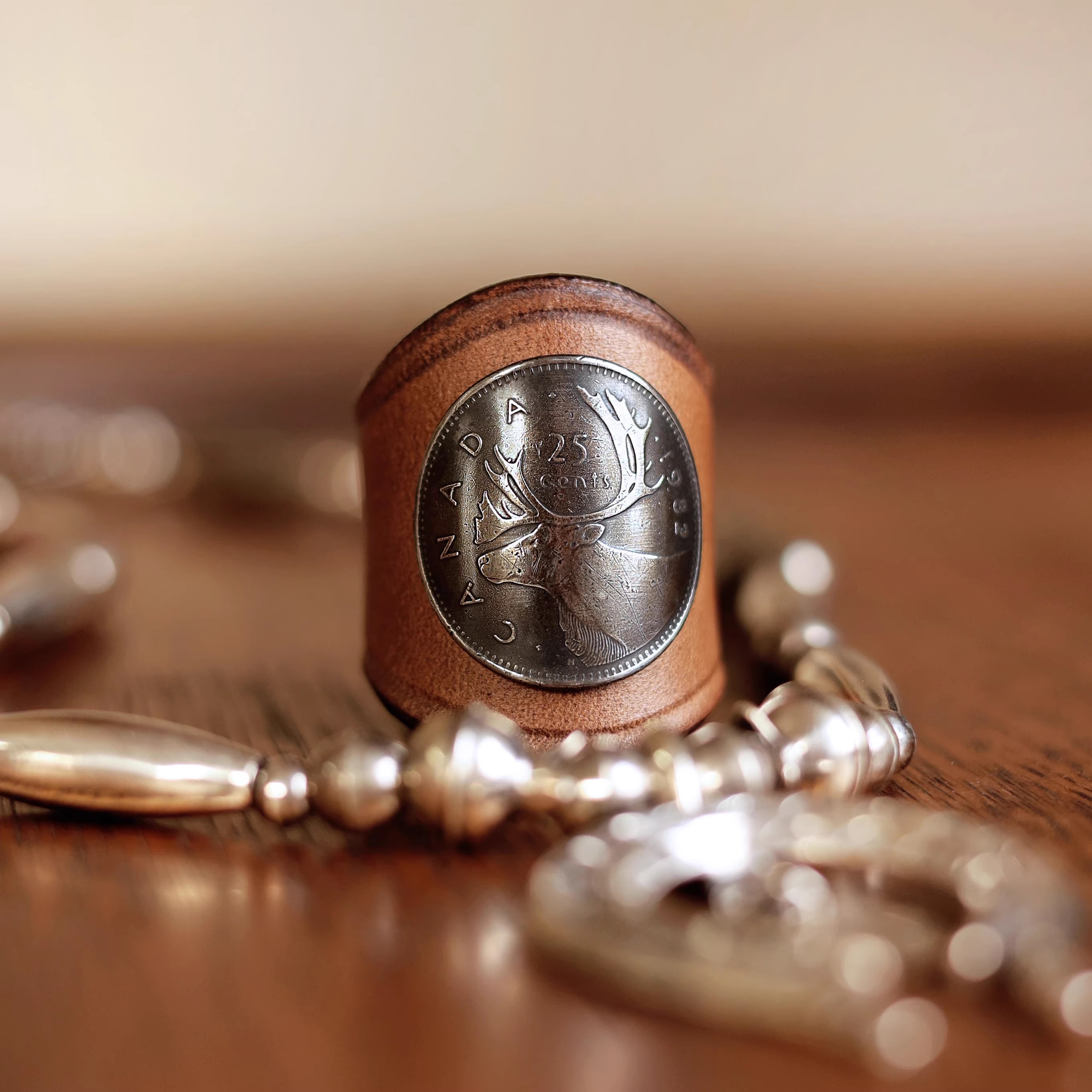 霍尔文茶芯皮复古手工真皮方巾扣