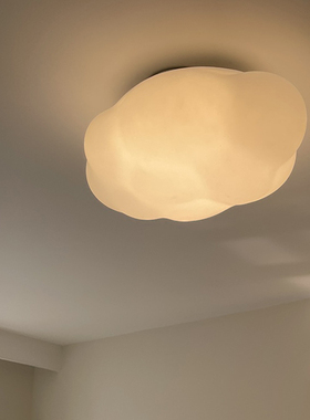 儿童房灯网红云朵吊灯吸顶灯北欧灯具现代简约男孩女孩温馨卧室灯