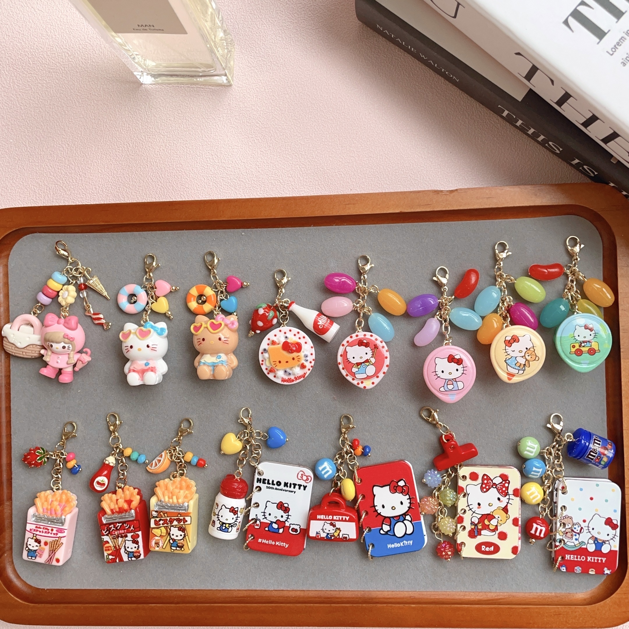 原创kitty翻页书本挂件钥匙扣