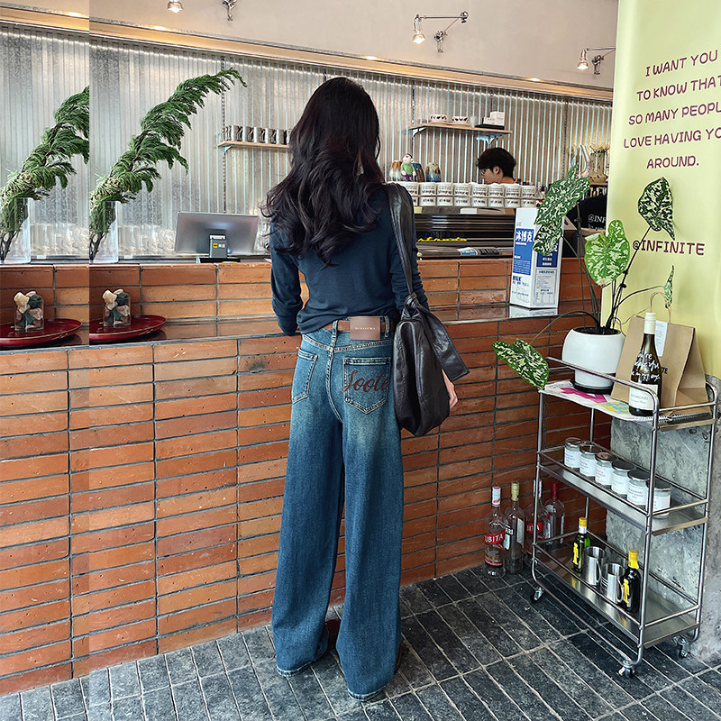慵懒感深蓝色复古弯刀牛仔裤女宽松显瘦后口袋安可拉红字母阔腿裤