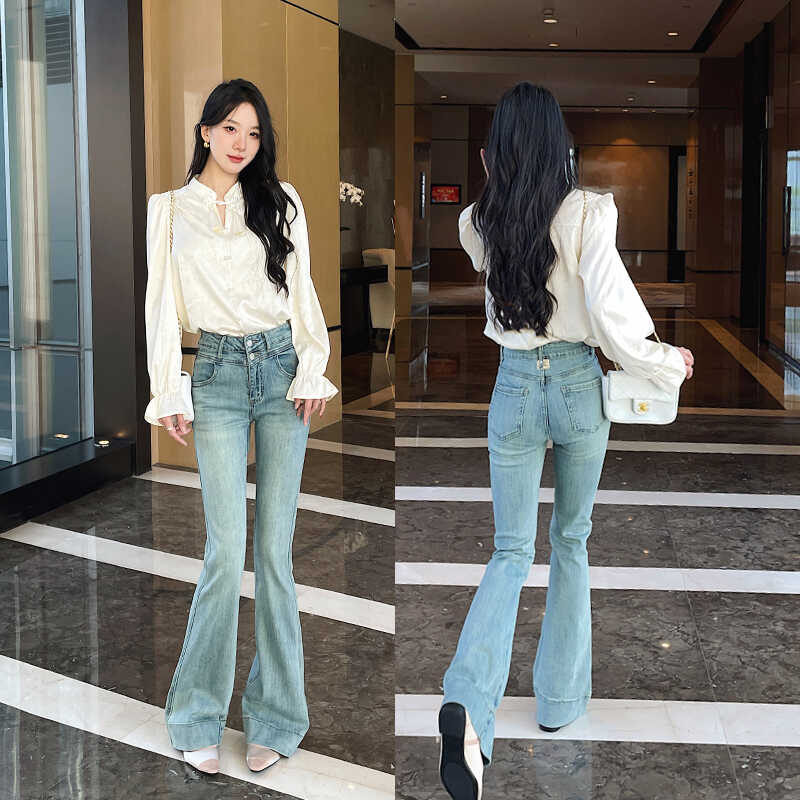 超透气浅蓝色高腰微喇牛仔裤女