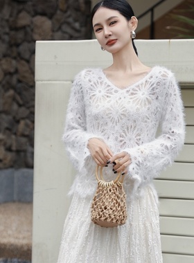 2026新款貂毛法式淑女风白色镂空钩花V领长袖针织衫女设计感上衣