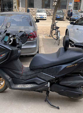 适用光阳赛艇s250 ST250改装折叠靠背S400踏板车后靠背伸缩靠垫