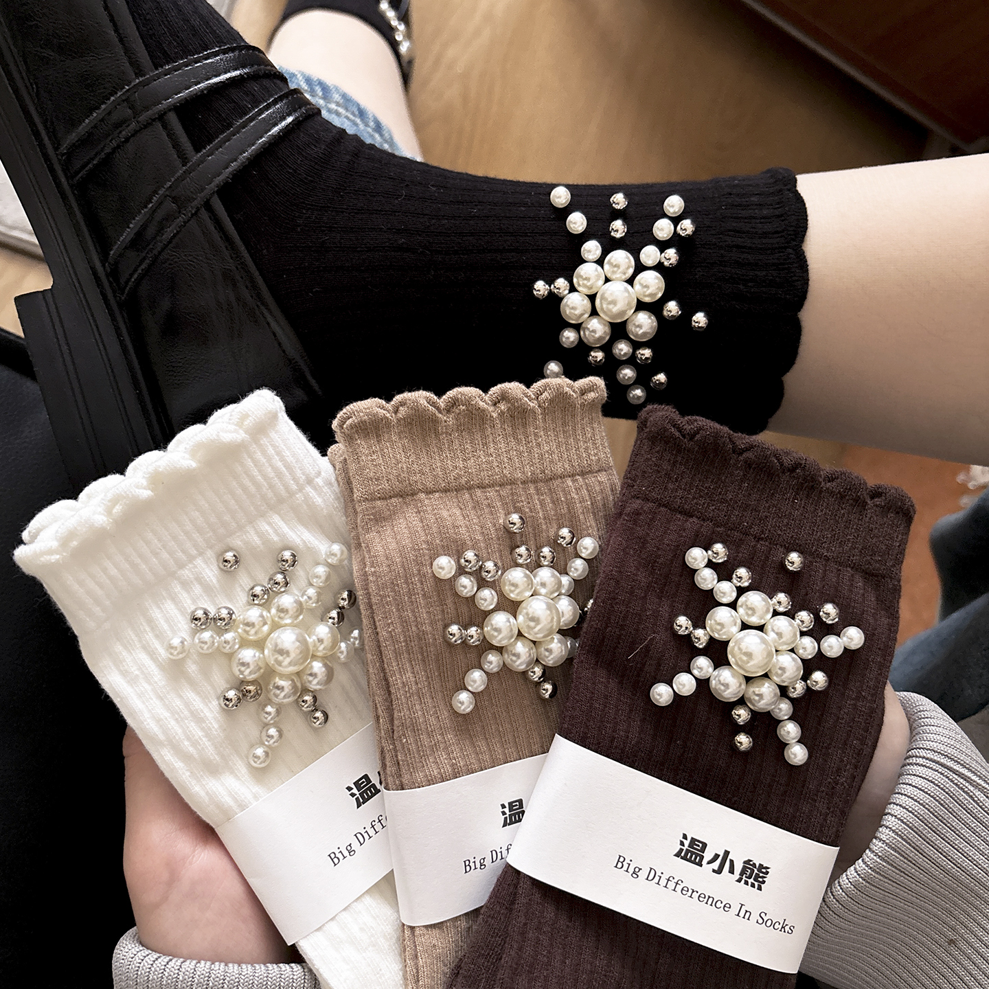 2025新款爆款小花边个性珍珠袜子女原创钉珠百搭配小皮鞋中筒袜潮
