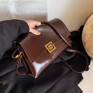秋冬季百搭腋下小包包女2025新款复古油蜡皮小方包时尚质感斜挎包