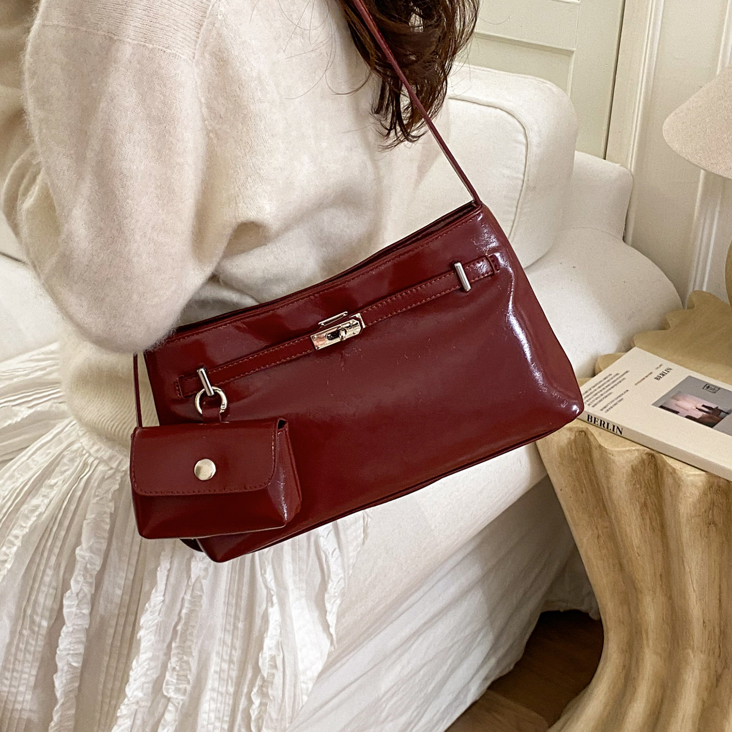高级感红色油蜡皮小包包女2025新款通勤小方包冬季百搭质感斜挎包,箱包皮具/热销女包/男包,小方包,淘宝优惠券,粉丝福利购,淘宝优惠卷
