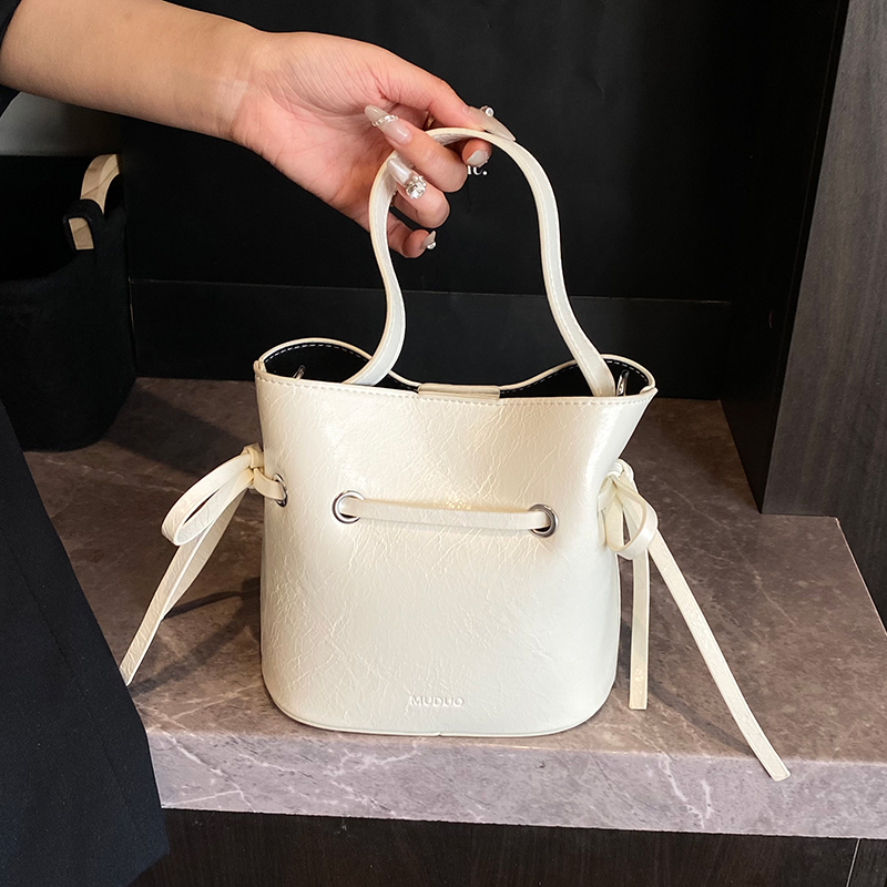 ZATZ简约油蜡皮手拎水桶包女包