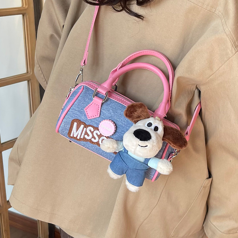 可爱毛绒公仔小包包女2026新款甜美少女手拎枕头包春季撞色斜挎包
