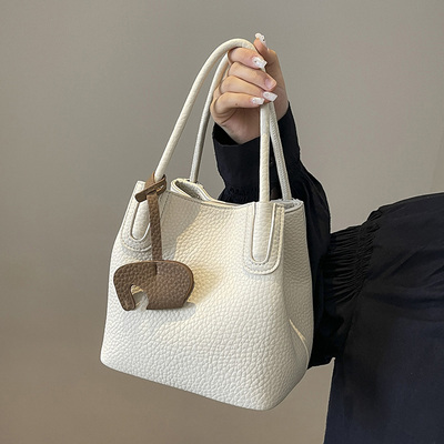 时尚手提高级感今年流行包包