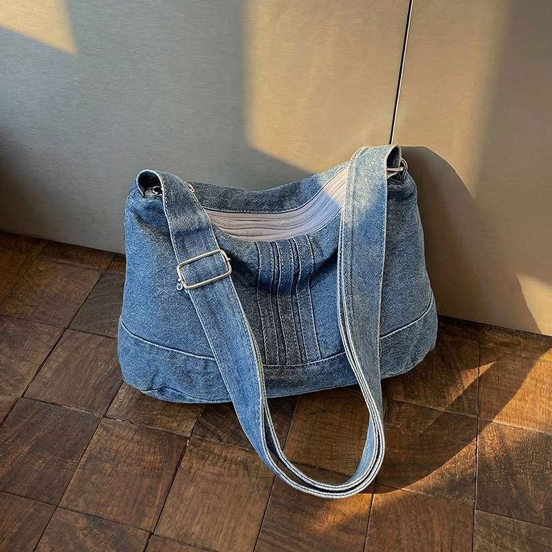水洗牛仔布小包包女2026新款时尚慵懒风枕头包夏季百搭宽带斜挎包