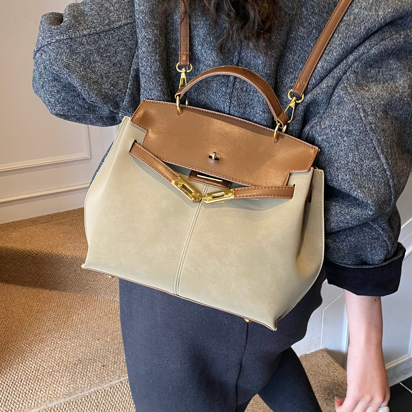 撞色学院风大包包女2025新款时尚大容量双肩包秋冬百搭多用托特包