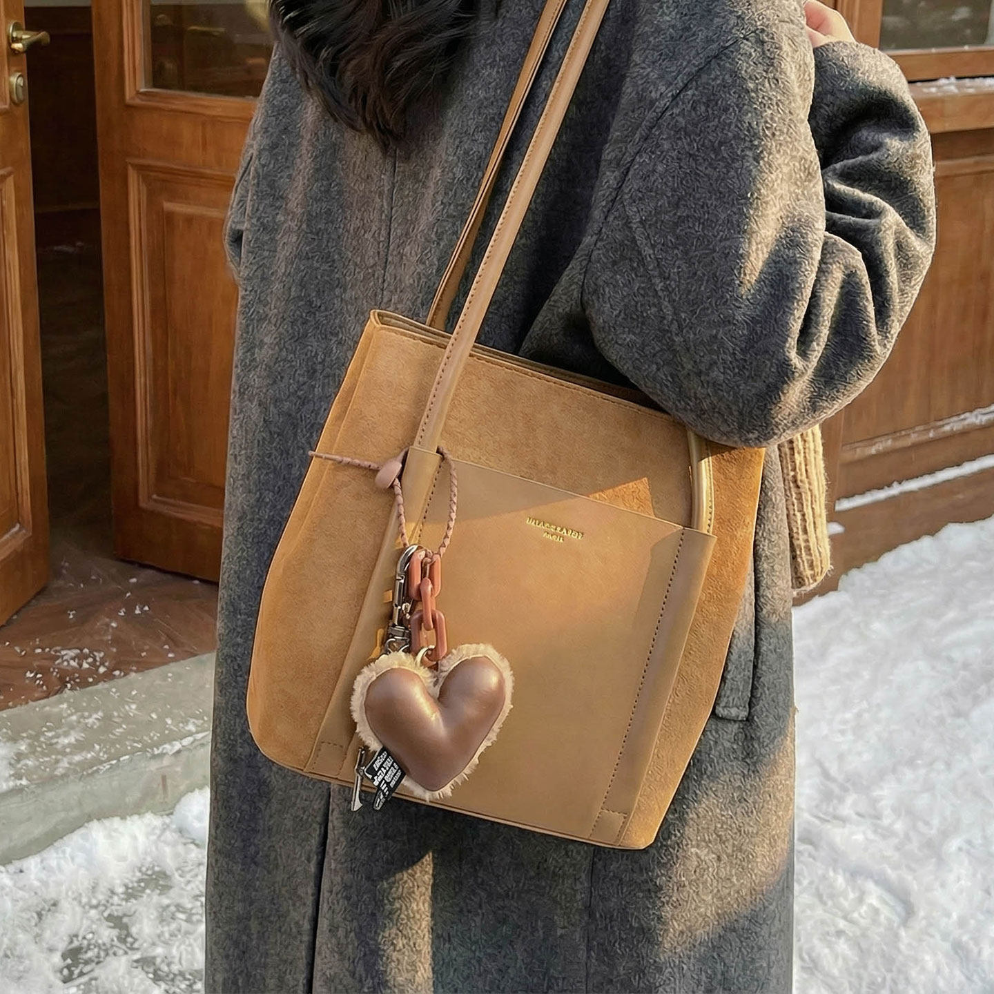 麂皮绒面腋下小包包女2025新款洋气磨砂水桶包秋冬复古通勤单肩包,箱包皮具/热销女包/男包,水桶包,淘宝优惠券,粉丝福利购,淘宝优惠卷