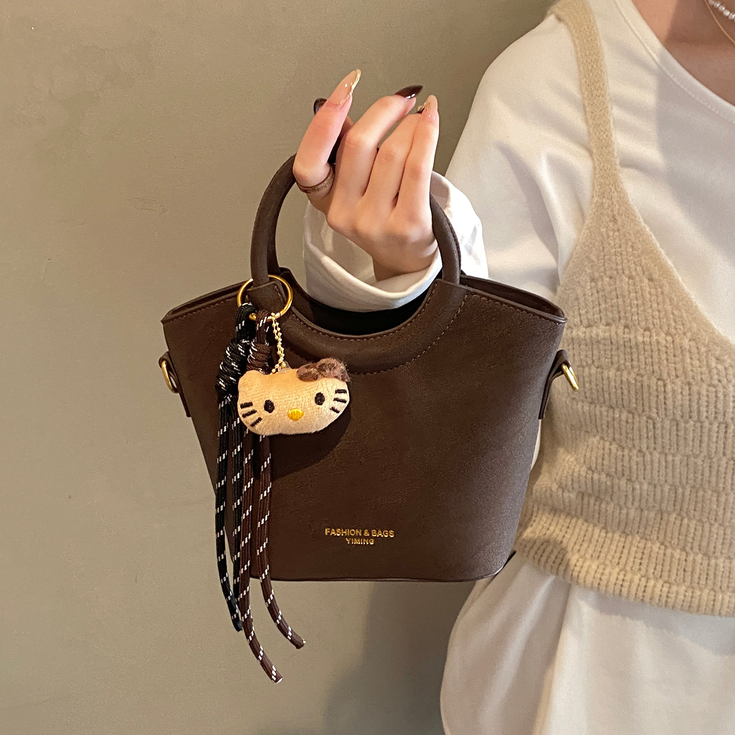 秋冬质感菜篮子小包包女2025新款休闲复古手提水桶包高级感斜挎包,箱包皮具/热销女包/男包,水桶包,淘宝优惠券,粉丝福利购,淘宝优惠卷