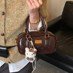 复古油蜡皮手拎小包包女2025新款可爱压花保龄球包冬季质感斜挎包