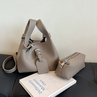 质感斜挎包 手拎水桶包春季 高级感软皮菜篮子小包包女2025新款 时尚