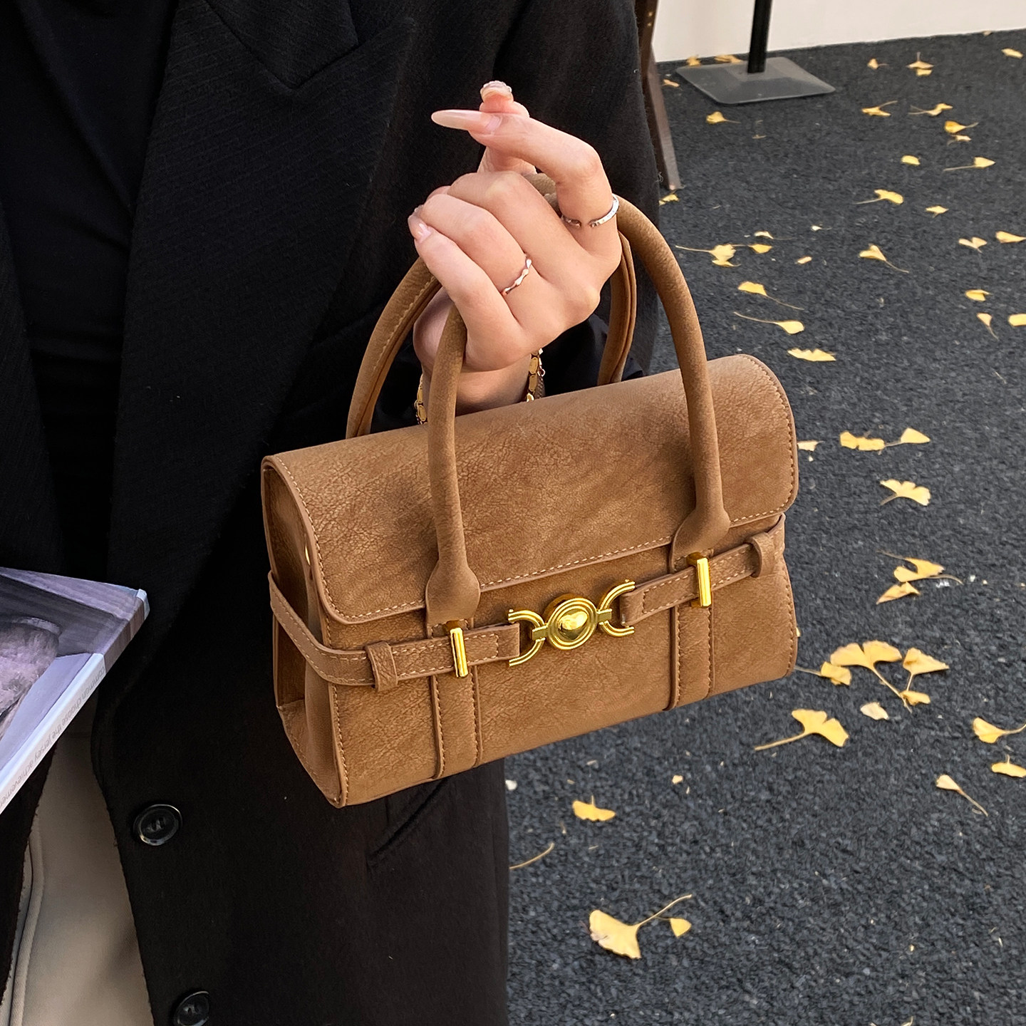 高级感复古小包包女2025新款上班通勤小拎包邮差包秋冬洋气斜挎包