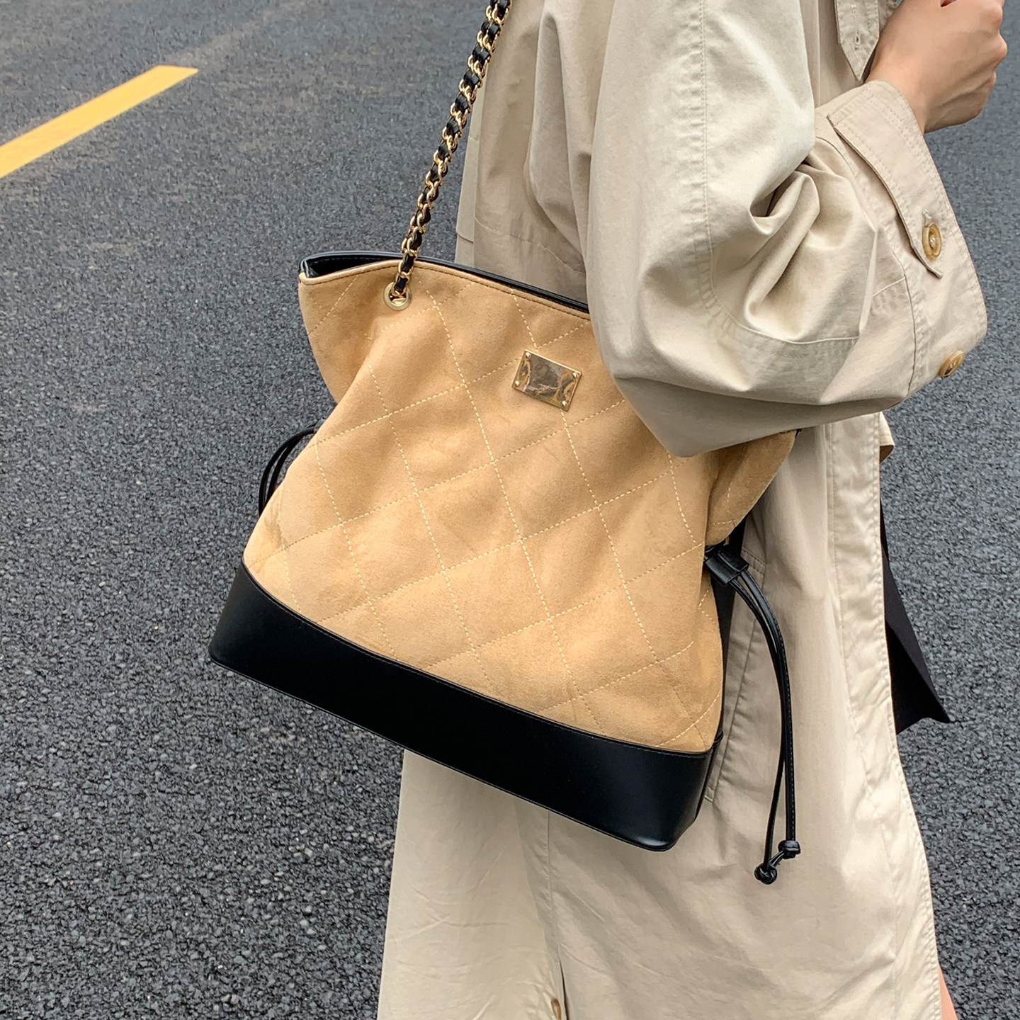 麂皮菱格大包包女2026新款时尚磨砂抽绳托特包春夏质感链条斜挎包