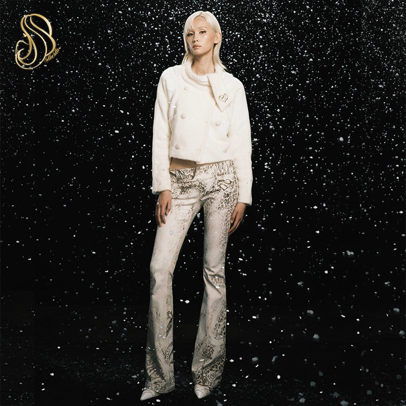 JELLOJELLO2024秋冬新款羊驼绒自带围巾美女搭扣装饰短款外套,女装/女士精品,短外套,淘宝优惠券,粉丝福利购,淘宝优惠卷