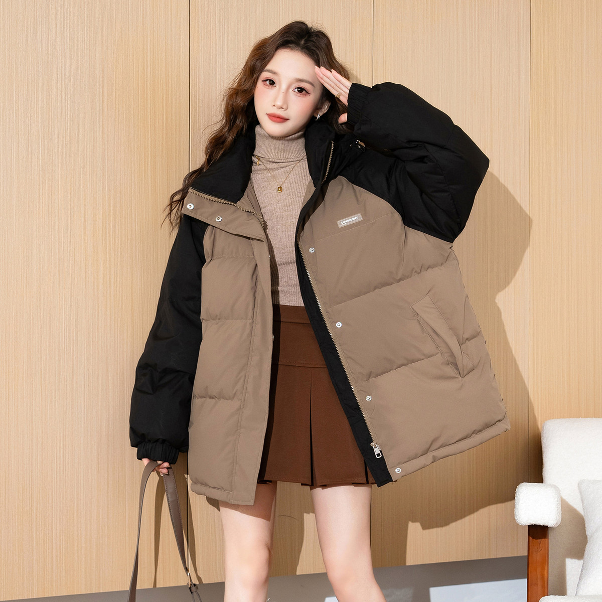 唐狮短款羽绒服女2025冬季新款韩版撞色拼接宽松连帽小个子面包服