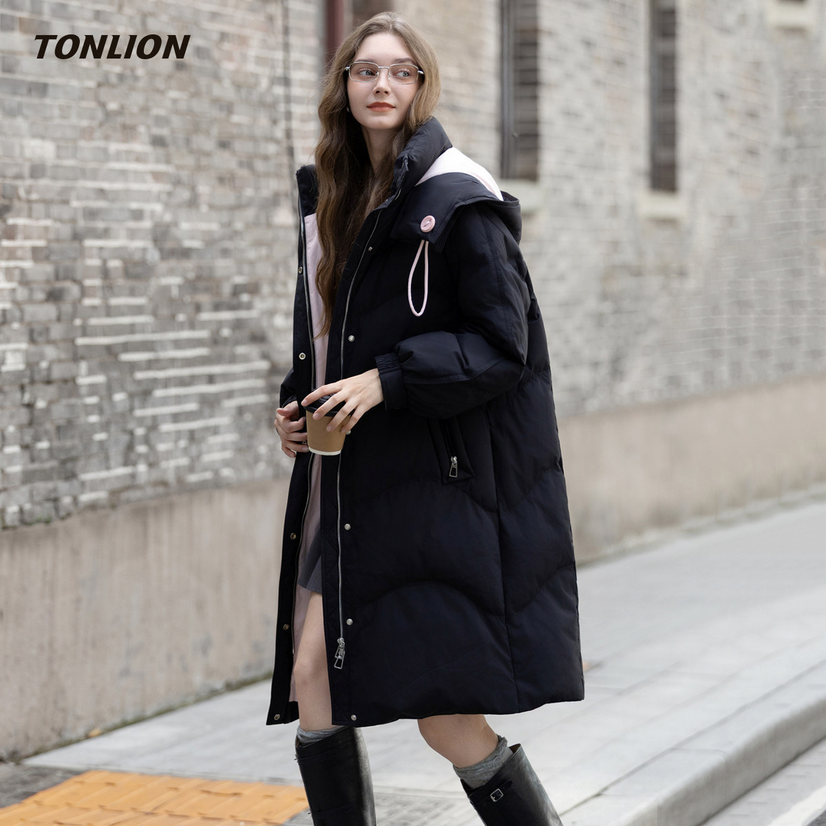 唐狮长款羽绒服女2025冬季新款撞色拼接连帽宽松高级感过膝厚外套