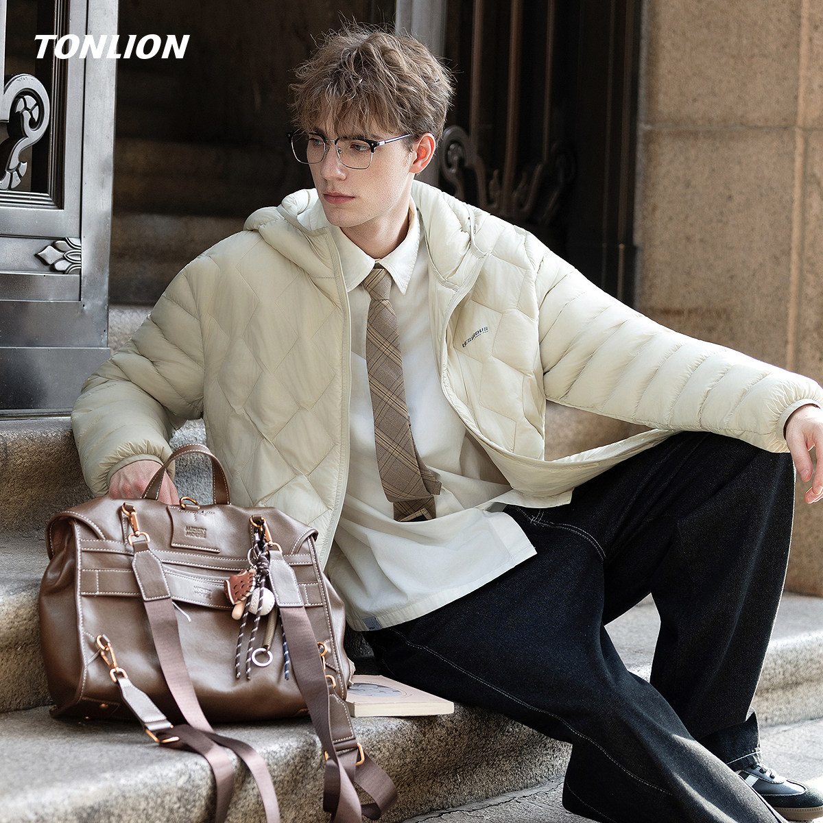 唐狮短款轻薄羽绒服男款2025冬季新款菱格宽松连帽高级感保暖外套