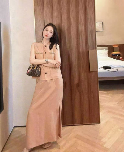 100%亚麻套装高端欧货小香风开叉半身裙时尚温柔浅棕白色两件套