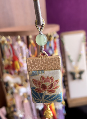 宋锦纯手工饰品亭台楼阁莲花蝶恋花紫色八达晕无事牌吊坠毛衣链挂