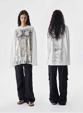 DAMAGE ASIA AW24 赛博姬AI 主题印花圆领长袖宽松T恤上衣