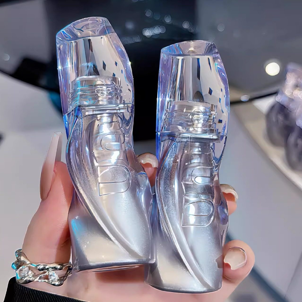 美女口水色~Uhue主场6D镜面唇釉