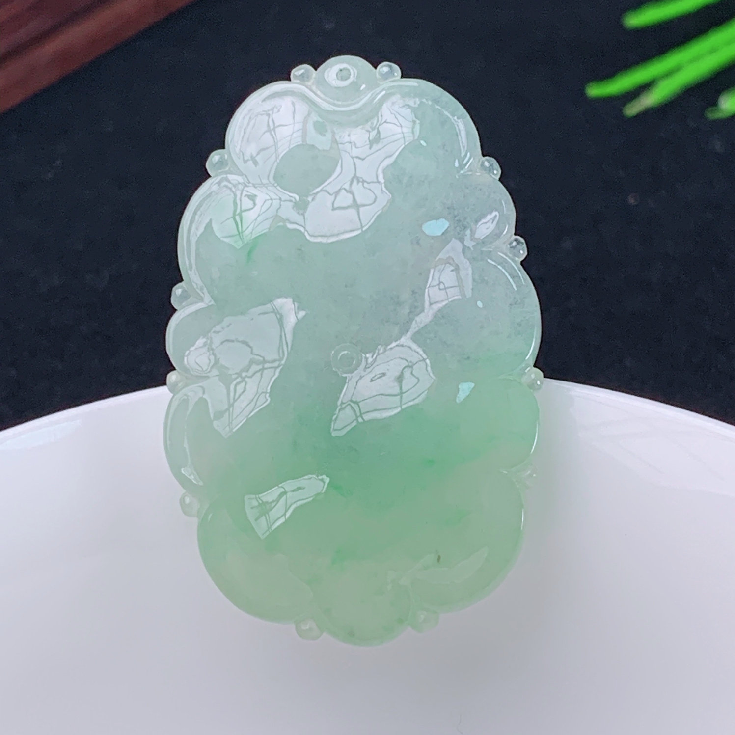 天然A货缅甸翡翠荷叶玉石吊坠