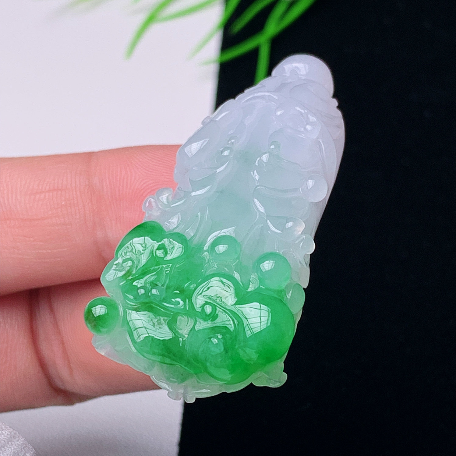 缅甸翡翠天然A货飘阳绿白菜吊坠